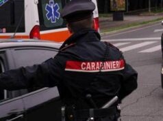 Napoli, 15enne accoltellato all’uscita da scuola: aggredito da un gruppo di coetanei