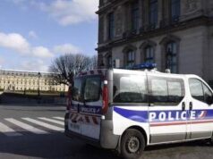 Parigi, colpo clamoroso al Louvre: rubati i gioielli di Napoleone