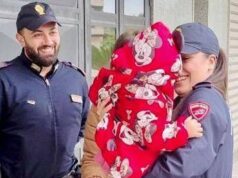 Poliziotti scortano papà che porta figlia in ospedale. Meloni: “Eroi!”
