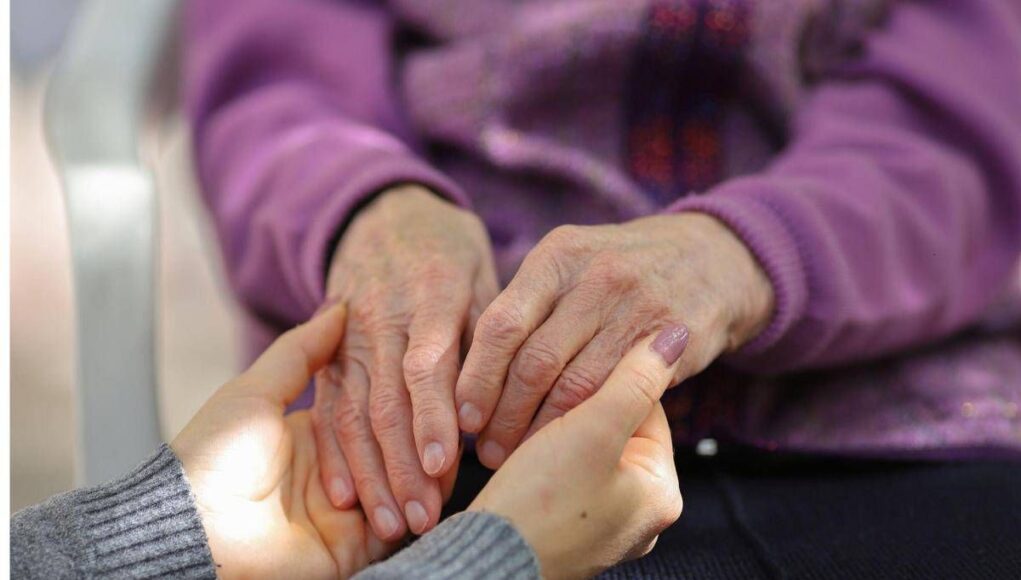 Quasi 7 milioni tra pazienti oncologici e caregiver, premio Incontradonna ‘narrazione come cura’