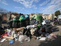Raccolta differenziata, dalle scarpe allo spazzolino elettrico: errori più comuni
