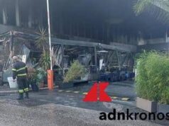 Roma, incendio nella notte a Casal Palocco: in fiamme il Fred 246