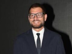 Sanremo, la gag di Enrico Papi: invia la candidatura come nuovo direttore artistico