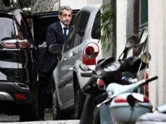 Sarkozy va in carcere, domani prima notte in cella per l’ex presidente francese