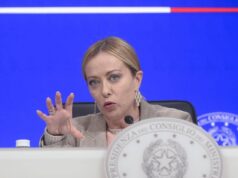 Sondaggio politico: Fratelli d’Italia stabile al comando, su Forza Italia