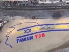 Trump arriva in Israele, un enorme ‘grazie’ sulla spiaggia: il messaggio speciale