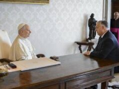 Ucraina, Orban: “Sanzioni a Russia un errore, andrò da Trump per discuterne”. In Vaticano l’incontro con il Papa