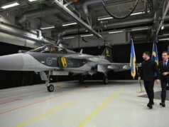 Ucraina, Zelensky: “Attesi per il prossimo anno i primi caccia svedesi Gripen”
