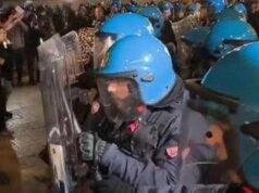 Udine, manifestanti sfondano barriere di sicurezza al corteo pro-Pal: lacrimogeni da agenti