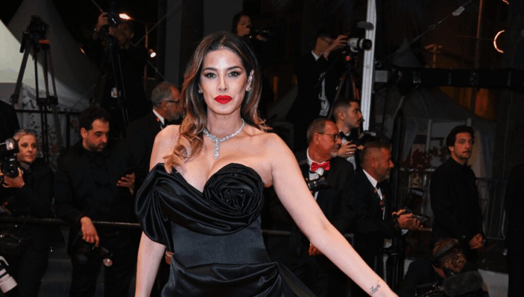 Aida Yespica in lacrime: “Abusata da mio zio a 7 anni”