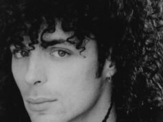 Alex Britti prima dei ‘7000 caffè’: spunta la foto del 1994, ricci e sguardo intenso