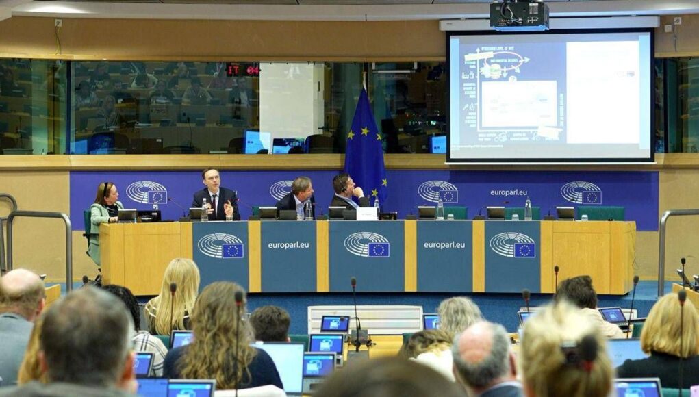 Alimentazione, Nourishment Table: “Non solo dieta sana ma anche nutrizione adeguata”