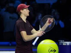 Atp Finals, Sinner serve troppo forte e… rompe la racchetta contro Shelton