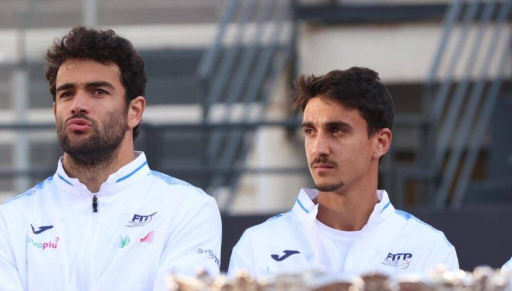 Berrettini, calcio-tennis con Sonego alle Atp Finals. E Zverev (in panchina) se la ride…