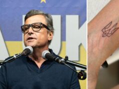 Calenda e il tatuaggio per l’Ucraina: “Segno di vicinanza, ho un legame forte”