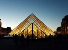Colpo al Louvre, 38enne accusata di complicità nel furto