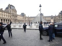 Colpo al Louvre, altri quattro fermi per il furto dei gioielli della corona francese