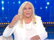 Domenica In, Mara Venier si opera: “Dopo la trasmissione, intervento per maculopatia”