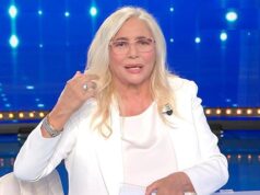 Domenica In, Mara Venier si opera: “Dopo la trasmissione, intervento per maculopatia”