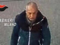 Donna accoltellata a Milano, 59enne confessa: “Scelto luogo simbolo del potere economico”