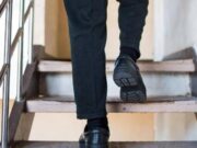 Due piani di scale ogni giorno, l’esercizio top per gli anziani e i benefici