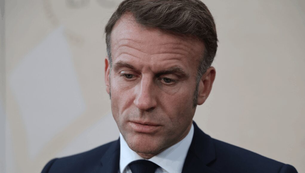 Francia, Macron presenta nuovo servizio militare volontario: “Mobilitazione per Difesa”