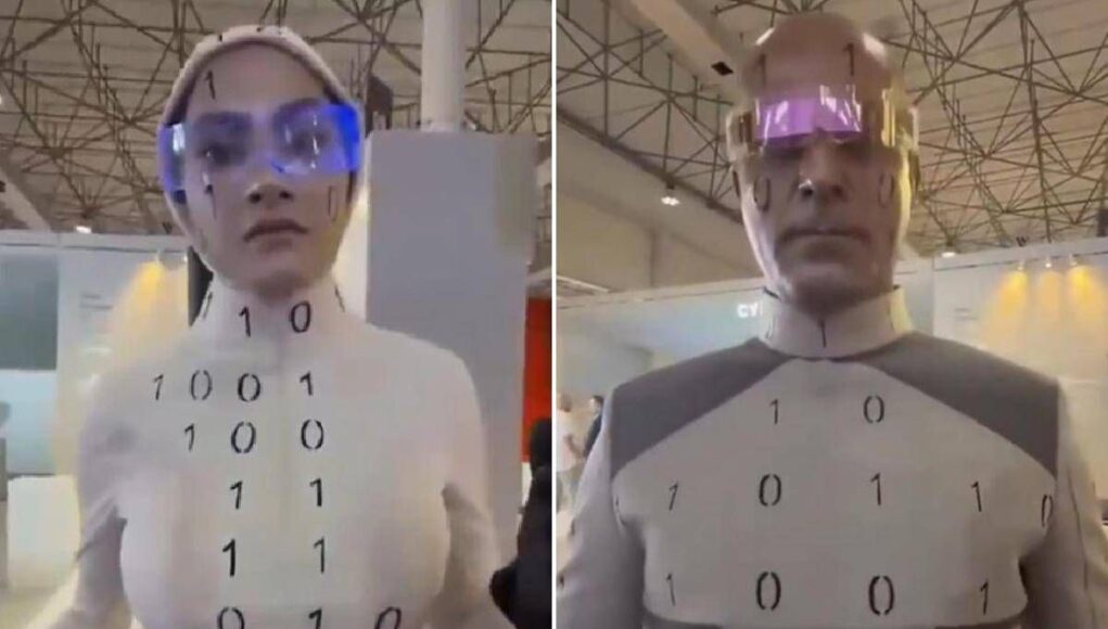 Iran svela i suoi robot, sono due persone mascherate…