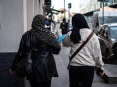 L’Austria vuole vietare il velo alle studentesse under 14: “Favorisce immagine distorta del corpo”