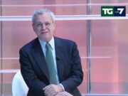 La7, Mentana conduce “tg daltonico” per problema alle luci