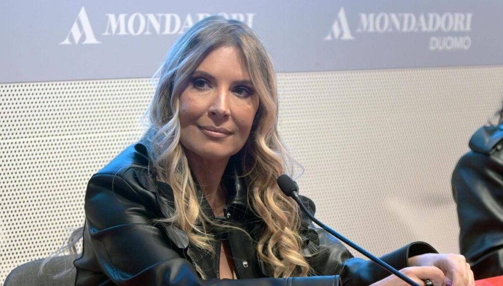 Lucarelli e la precisazione: “Da Fedez cause per 150.000 euro, ma non per il mio libro”