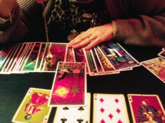 Oltre 3mila clienti dalla pandemia, ma la cartomante prendeva il reddito di cittadinanza: denunciata