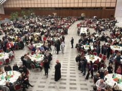 Papa a tavola coi poveri, appello ai governi: “Ascoltate il loro grido”