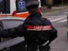 Piacenza, donna trovata morta in casa: uccisa a coltellate, si cerca il marito
