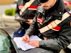 Roma, 14enne alla guida di auto a noleggio rubata: non si ferma all’alt e provoca incidente