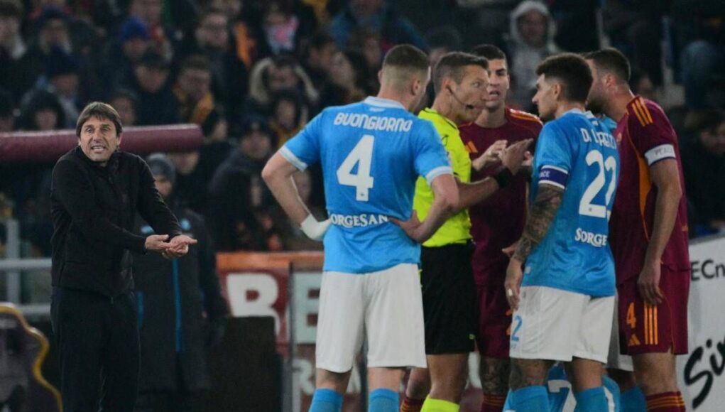Roma-Napoli, contatto Beukema-Koné: era fallo prima del gol di Neres?