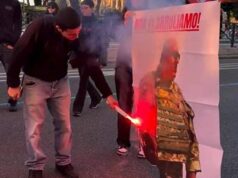 Roma, manifestanti ProPal bruciano immagine Crosetto: “Non ci arruoliamo”
