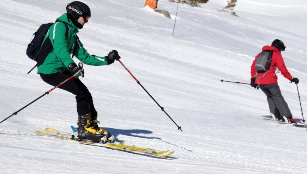 Sci, casco obbligatorio per tutti: da quando e cosa rischia chi non lo indossa