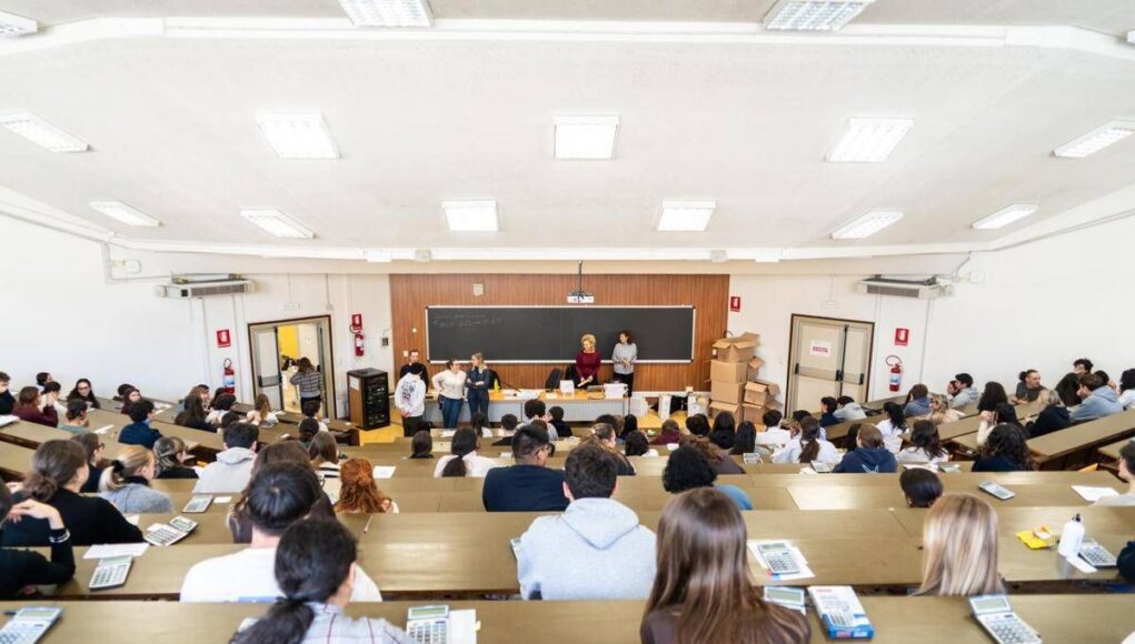 Semestre filtro a Medicina, foto sul web prima della diffusione: si verifica l’identità degli autori