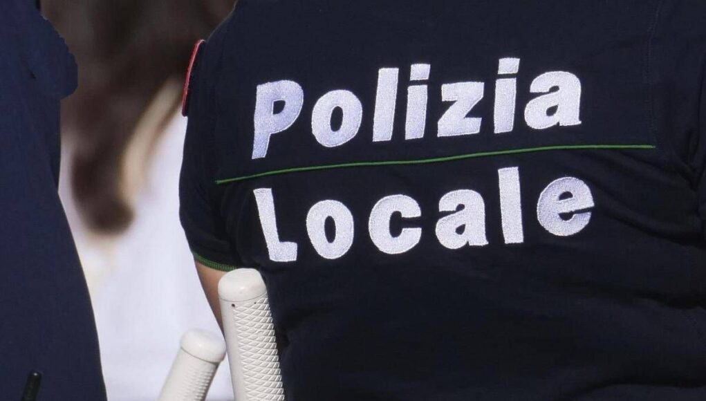 Si finge donna per incassare la pensione della madre morta, 56enne denunciato