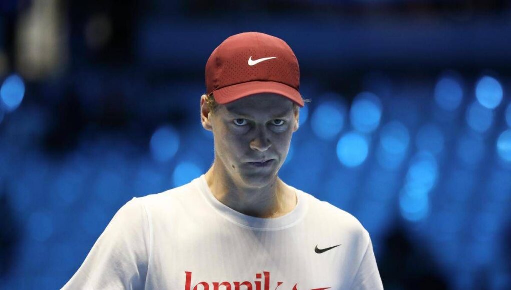 Sinner si allena dopo le vacanze: Jannik in campo a Dubai