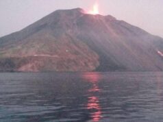 Stromboli, trabocco e flusso lavico sulla Sciara del Fuoco