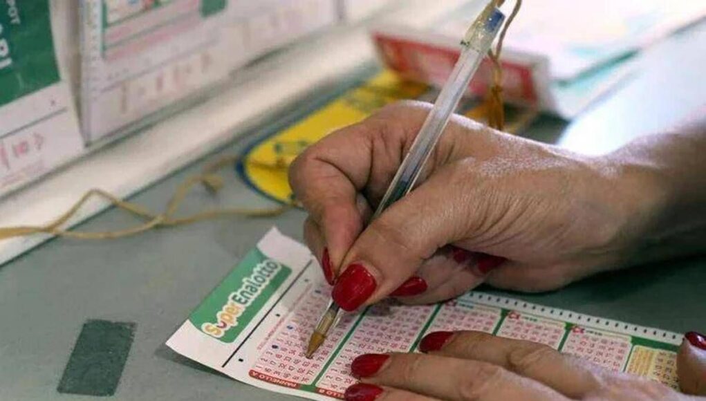 Superenalotto sabato 22 novembre, estrazione numeri e combinazione vincente