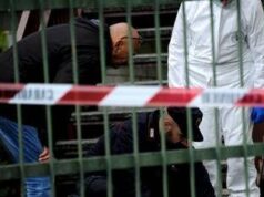 Trovato morto con ferite alla testa nell’androne di un palazzo, giallo a Napoli