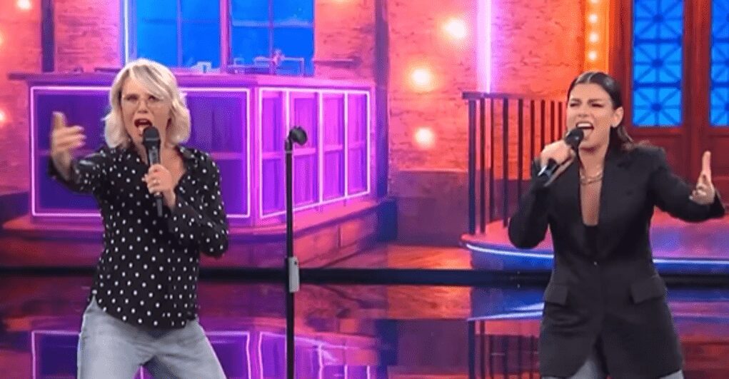 Tu si que vales, Emma canta e Maria De Filippi la imita: la gag esilarante