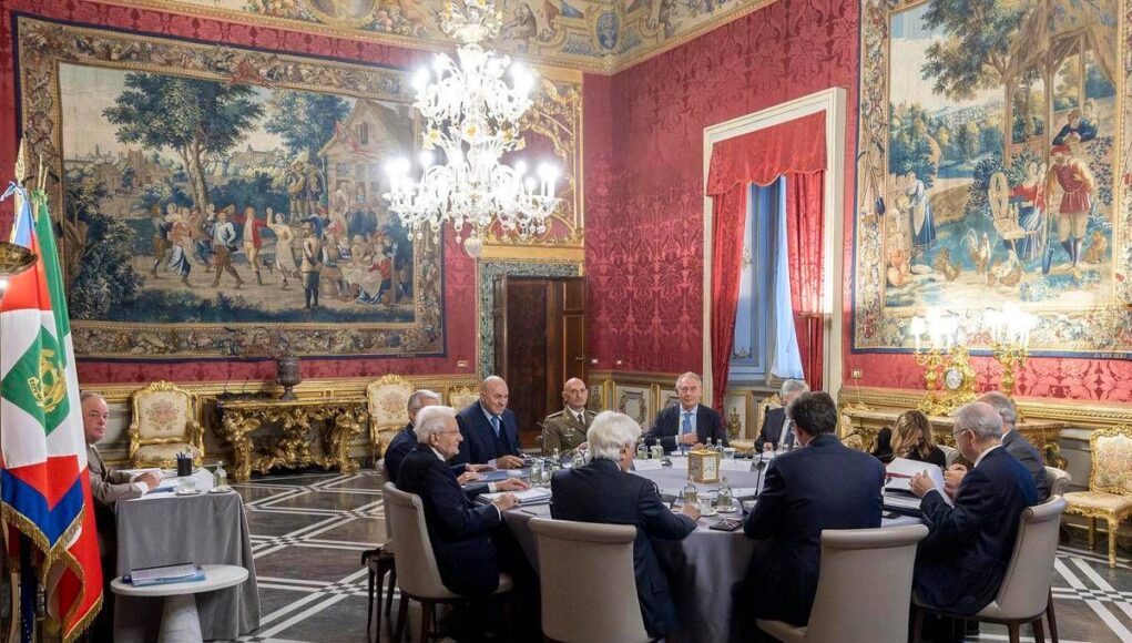 Ucraina, Consiglio supremo di difesa: “Pieno sostegno a Kiev, nuovo pacchetto di aiuti militari”