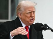 Ue, Trump torna alla carica: “Paesi decadenti e leader deboli, non sanno cosa fare”. Bruxelles replica: “Orgogliosi di loro”