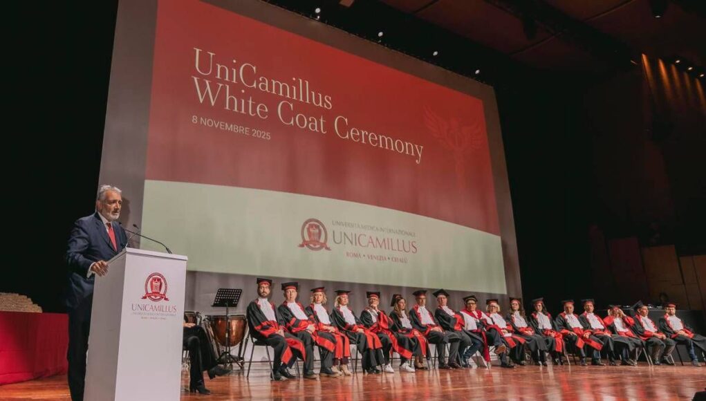 UniCamillus, consegnati i camici bianchi a 400 medici di domani