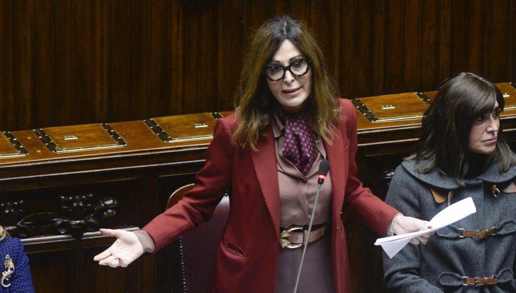 Visibilia, giudice sospende processo Santanchè per diffamazione: atti a Senato