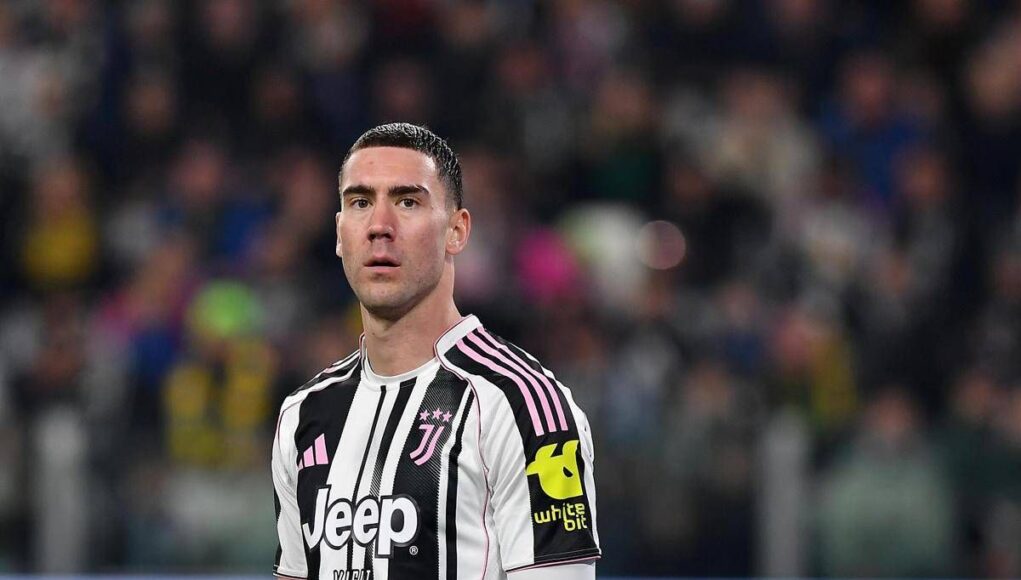 Vlahovic, infortunio all’adduttore: out 2/3 mesi. Juve torna sul mercato?