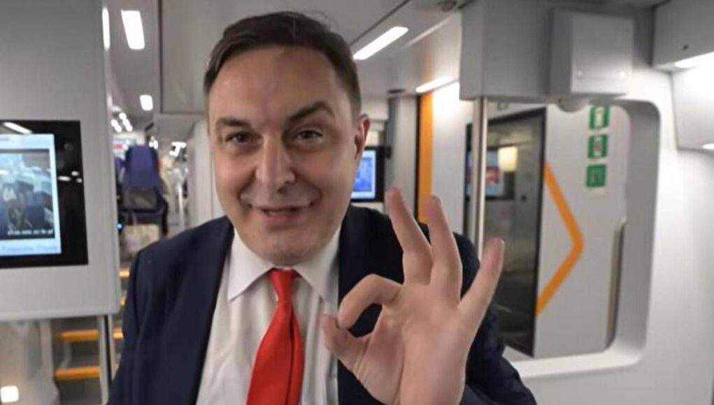 Andrea Diprè finto capotreno per video su Youtube: denunciato dalla Polfer